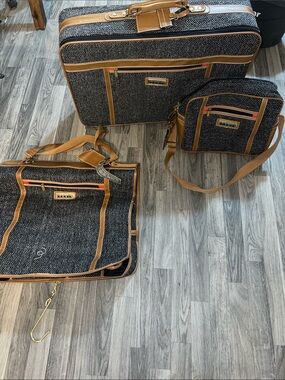 Three-Piece vintage Oscar De LaRenta Travel Bag Set Black tweed with Tan Trim